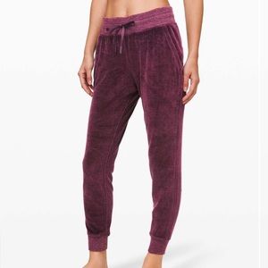 Lululemon | NWT Warm Down Jogger Velour
